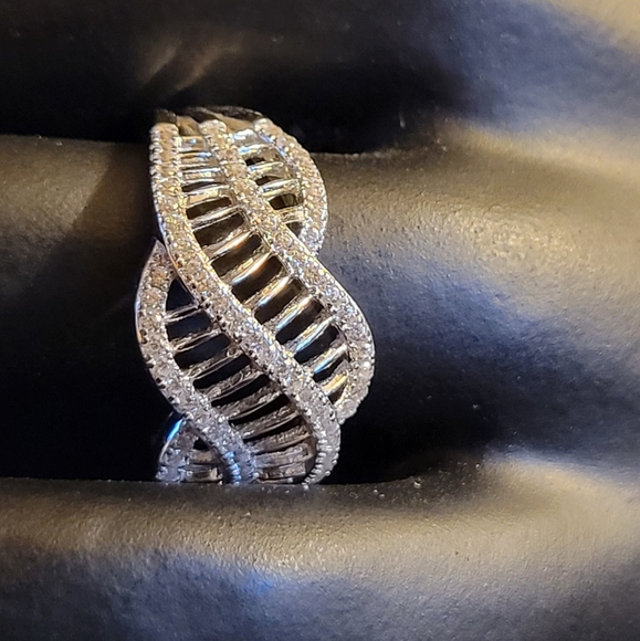 925 Sterling Silver CZ Ring - Picture 2 of 5